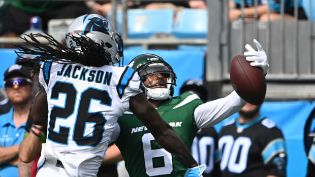 Jets' WR Mecole Hardman (6) in a NFL Preseason game vs. Carolina